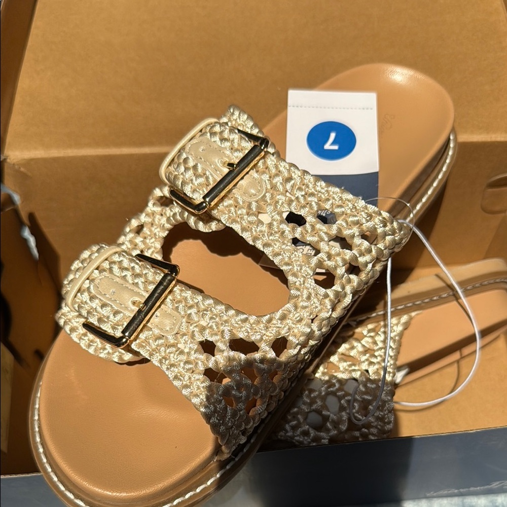 Women’s sandals